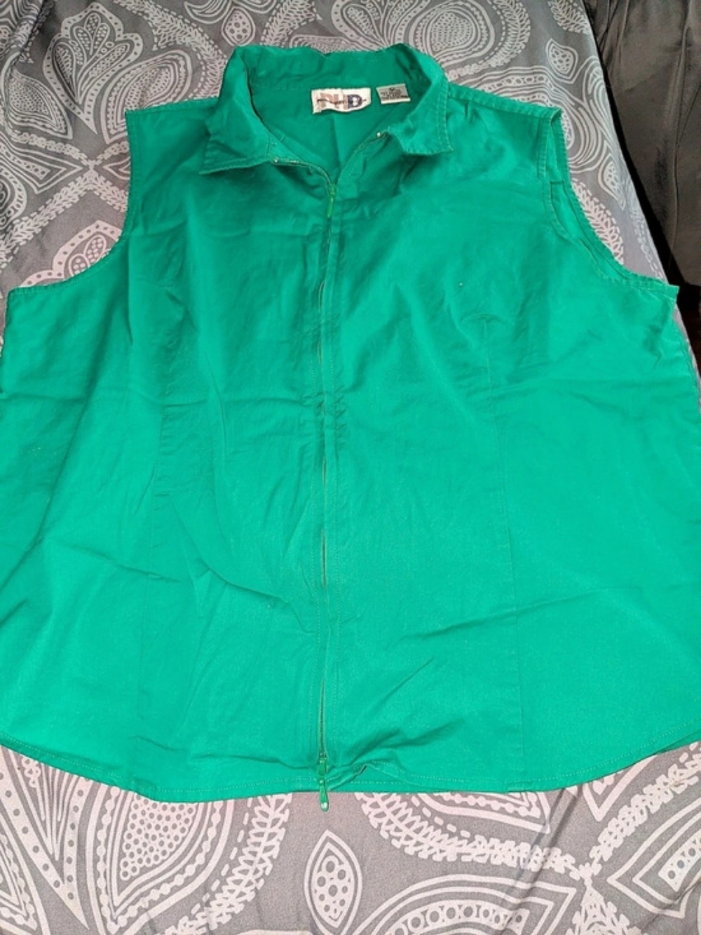 Paul Harris Design Green Sleeveless Zip Top